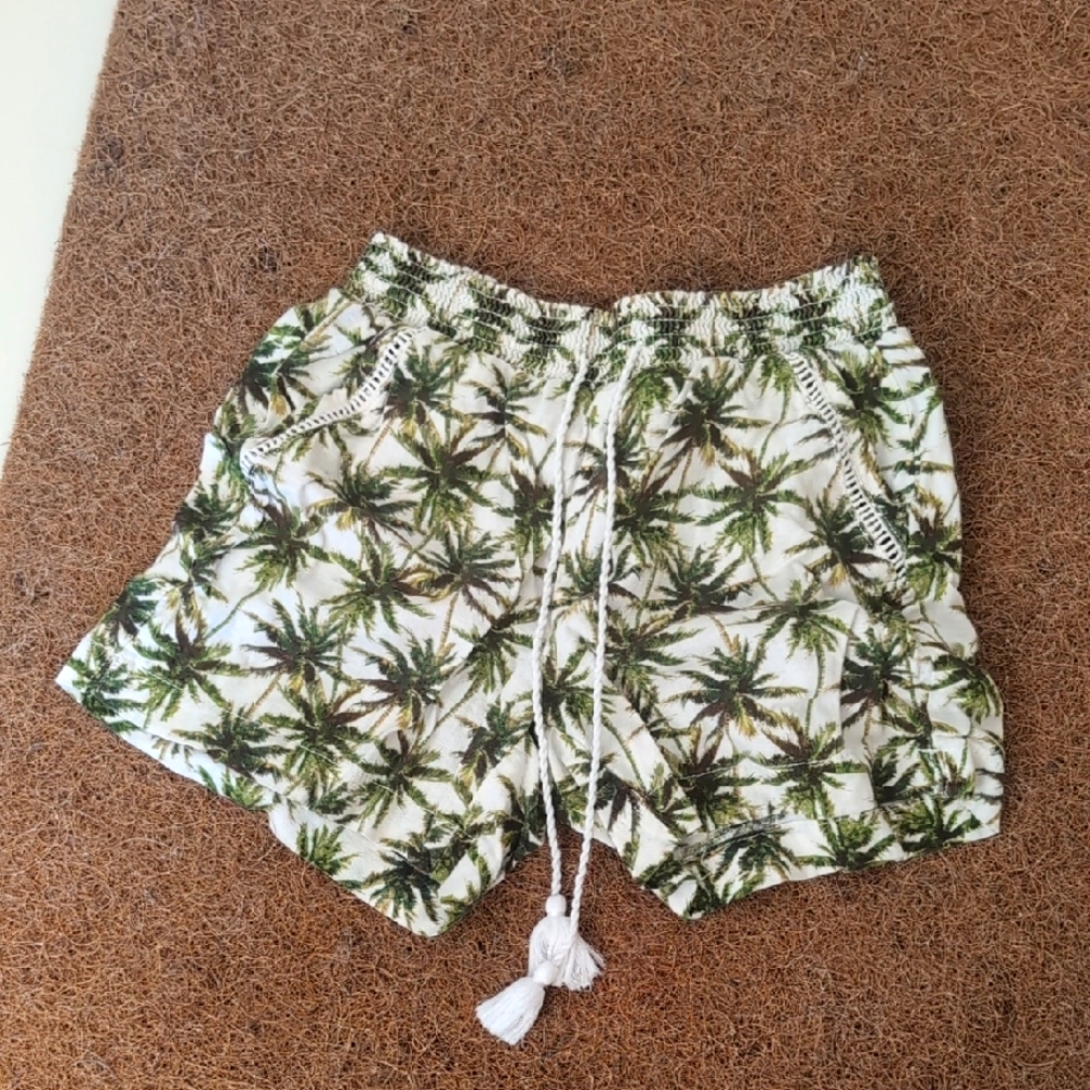 xs patterned shorts, great for vacation/summer